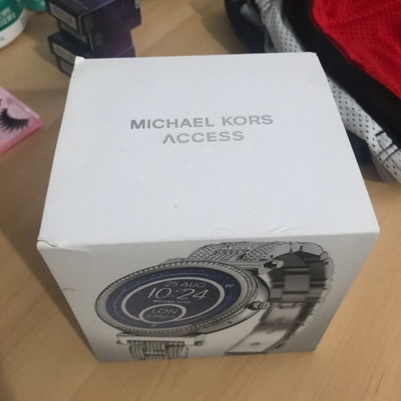 MK smart watch Michael Kors NIB NWT Bling - Picture 5 of 7